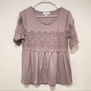 Lavender/gray shirt sleeve babydoll shirt with lace detail